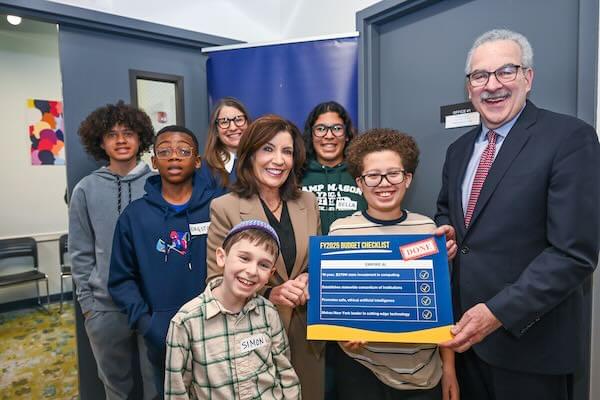 Governor Hochul Visits the Healthy Brain Network