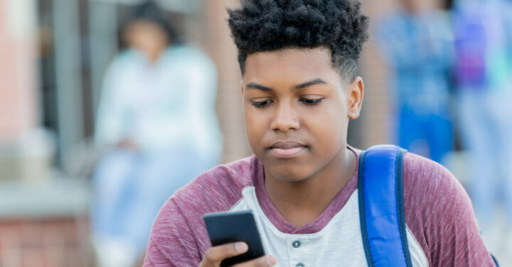 How Using Social Media Affects Teenagers
