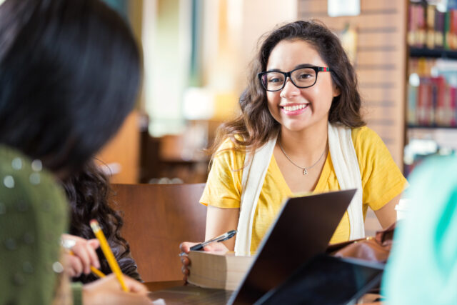 Estudiantes de California toman la iniciativa en tecnología y salud mental