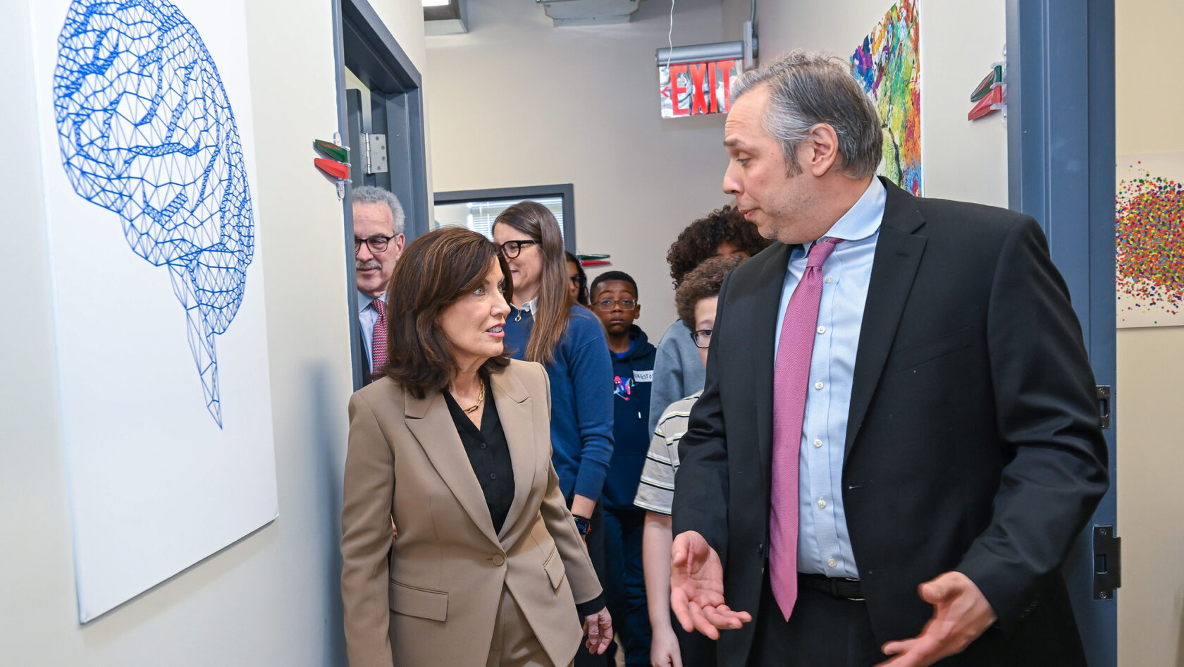 Governor kathy hochul visits healthy brain network harlem facility