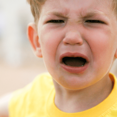 Cómo manejar los comportamientos problemáticos en el hogar - Child Mind ...