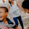 niños jugando en sus vacaciones de verano