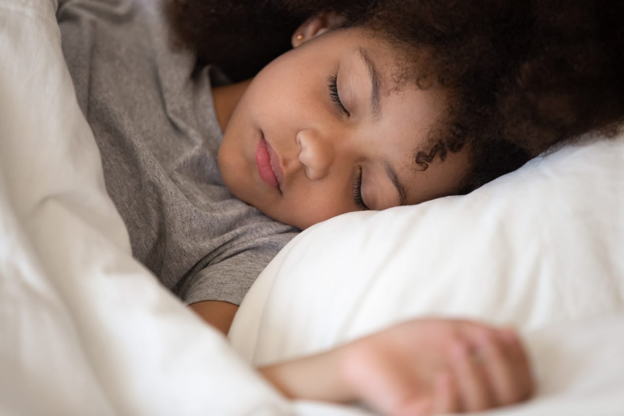 Las razones que da tu salud para volver a dormir con la manta de